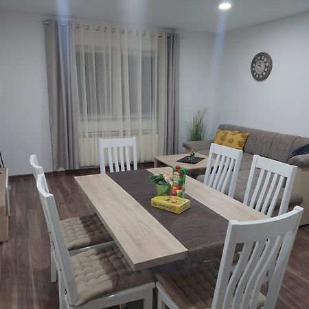 Apartman Danijela Оточац Экстерьер фото