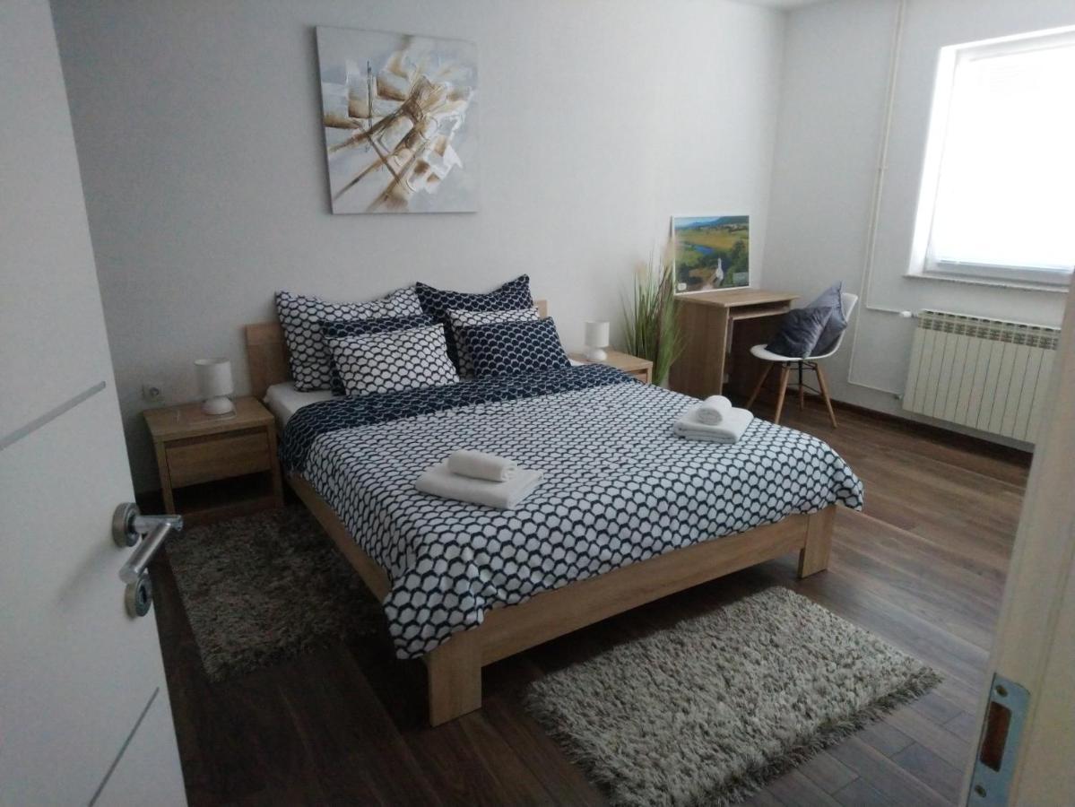 Apartman Danijela Оточац Экстерьер фото