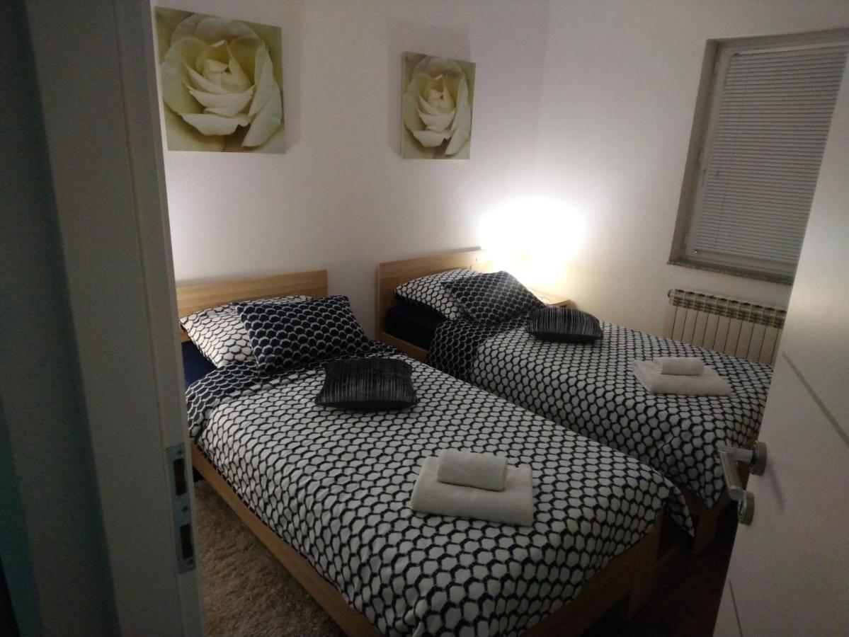 Apartman Danijela Оточац Экстерьер фото