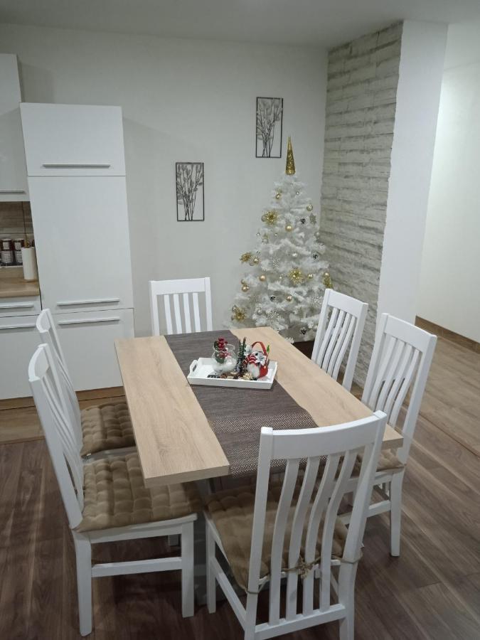 Apartman Danijela Оточац Экстерьер фото