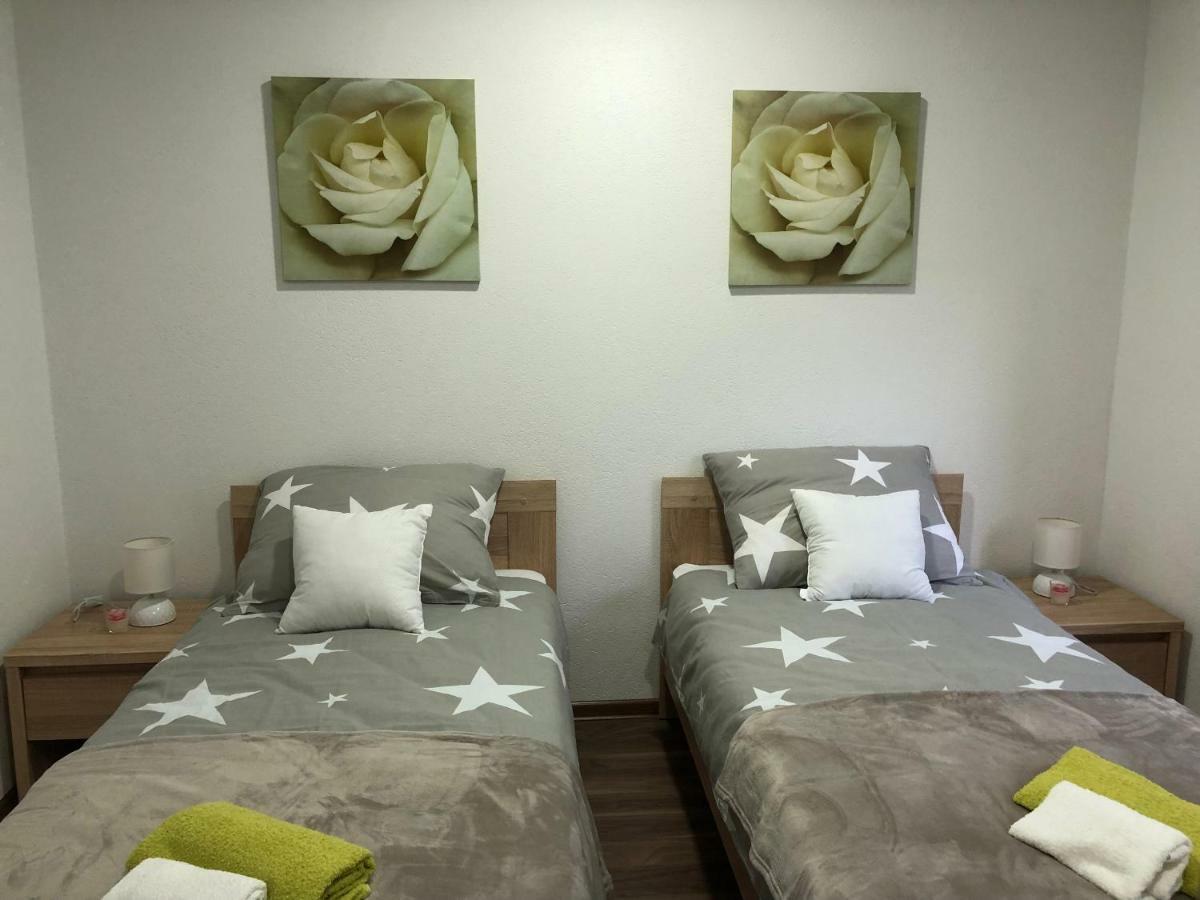 Apartman Danijela Оточац Экстерьер фото