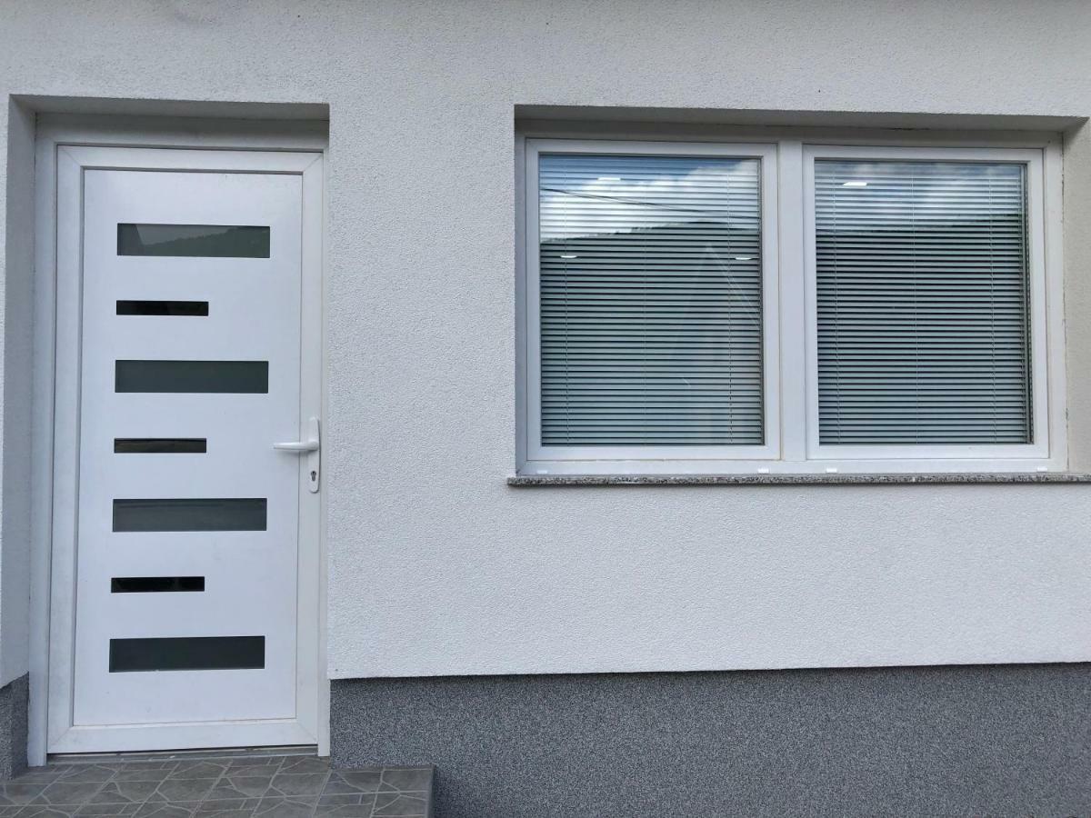 Apartman Danijela Оточац Экстерьер фото