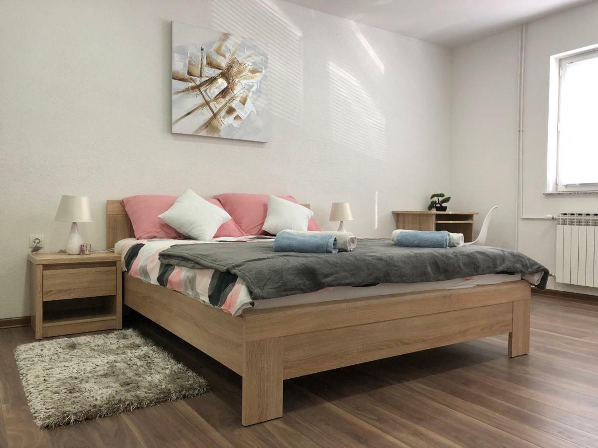 Apartman Danijela Оточац Экстерьер фото