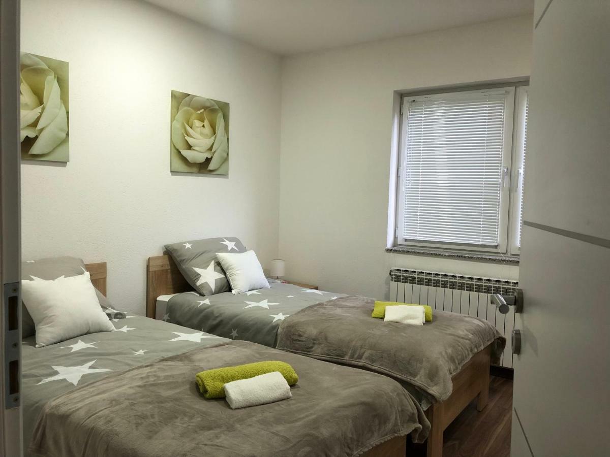 Apartman Danijela Оточац Экстерьер фото
