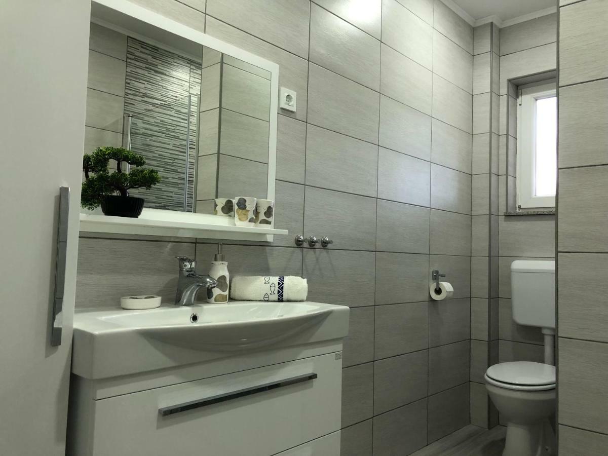 Apartman Danijela Оточац Экстерьер фото
