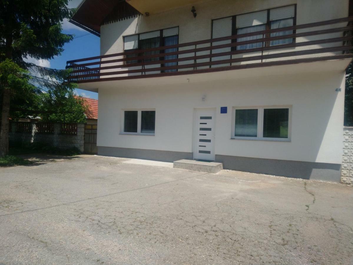 Apartman Danijela Оточац Экстерьер фото