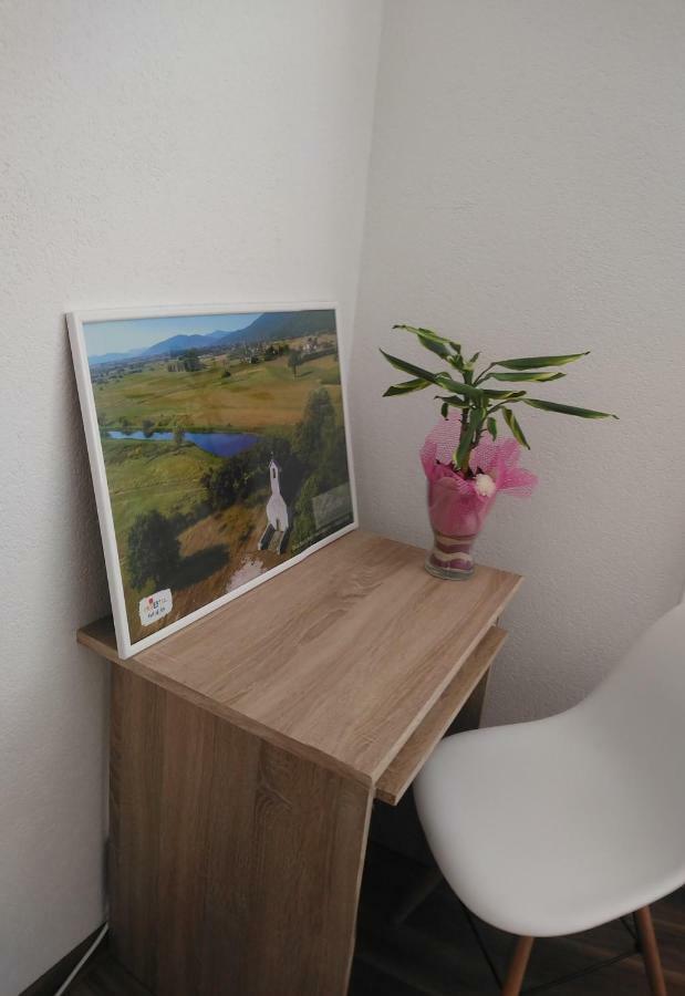 Apartman Danijela Оточац Экстерьер фото